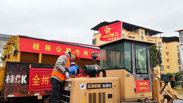 全州公路养护中心调试抗冰除雪机械设备