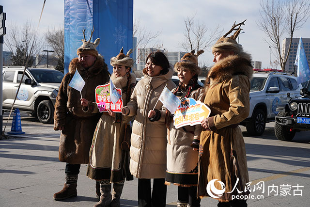 活动现场，与会嘉宾合影留念