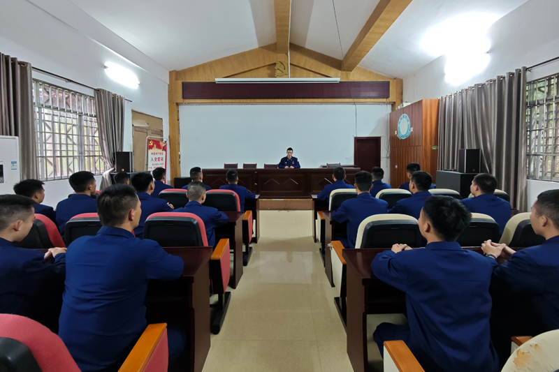 心理辅导课。罗月霜摄