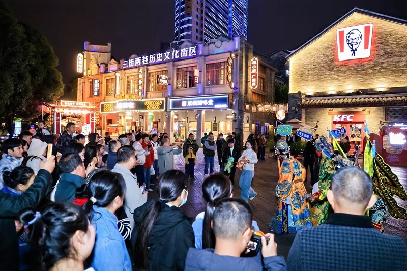 主题快闪巡游现场。主办方供图