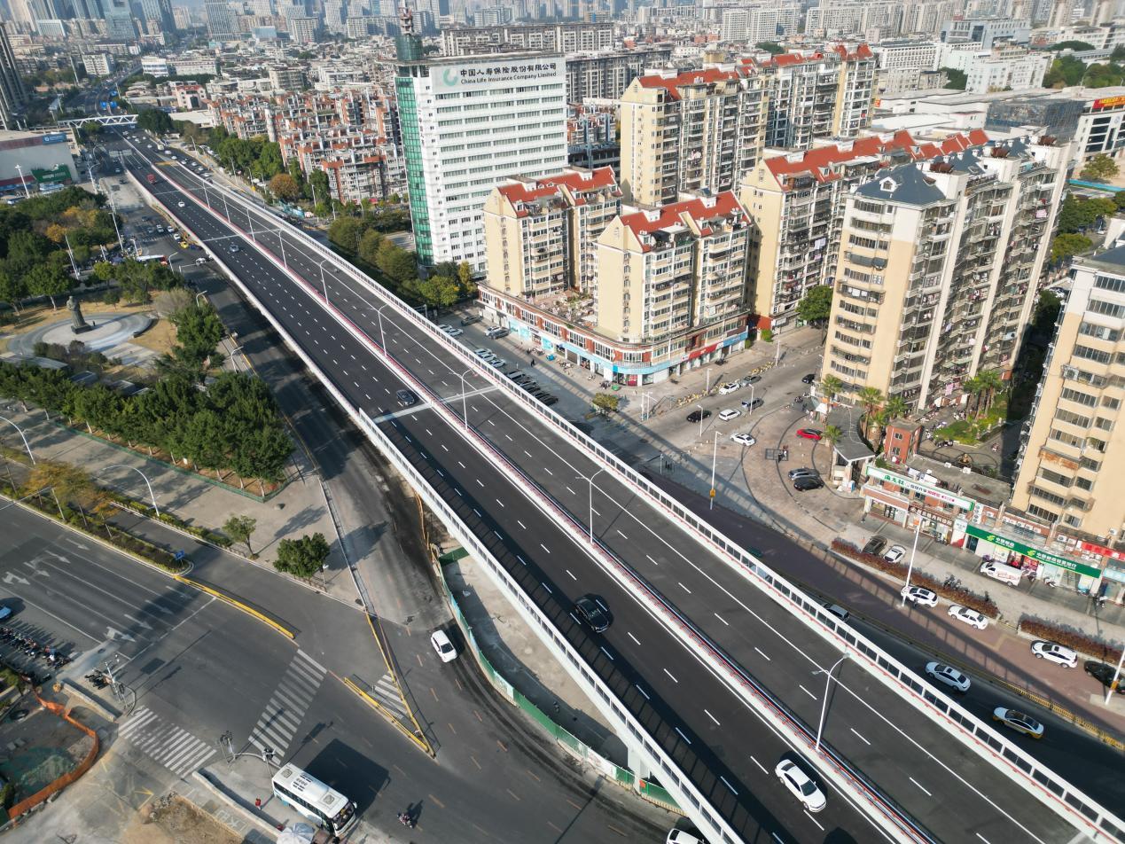白湖亭立交工程B匝道与A匝道形成双向互通