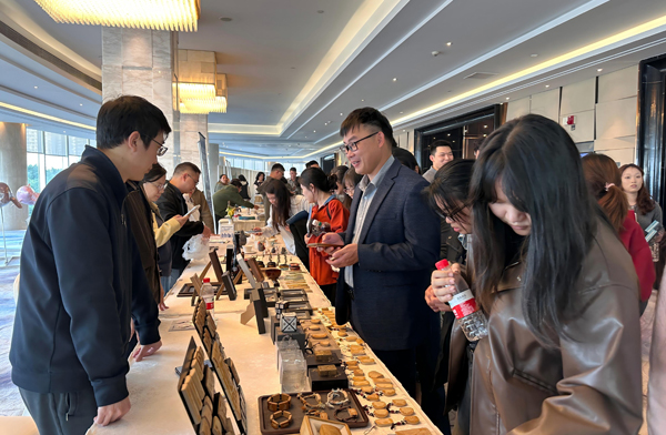 北海艺术设计学院师生优秀作品展示现场。北海艺术设计学院供图