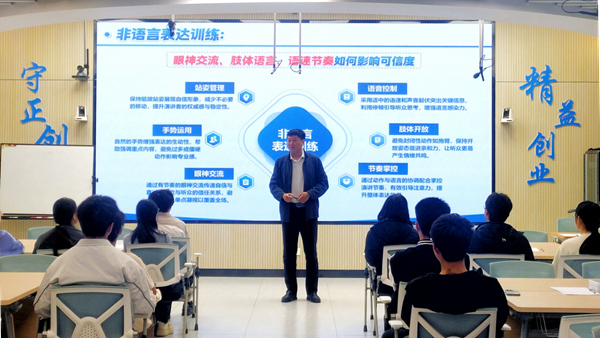 北京中关村智酷双创人才服务股份有限公司朱广超老师授课。广西职业院校创新创业教育联盟供图