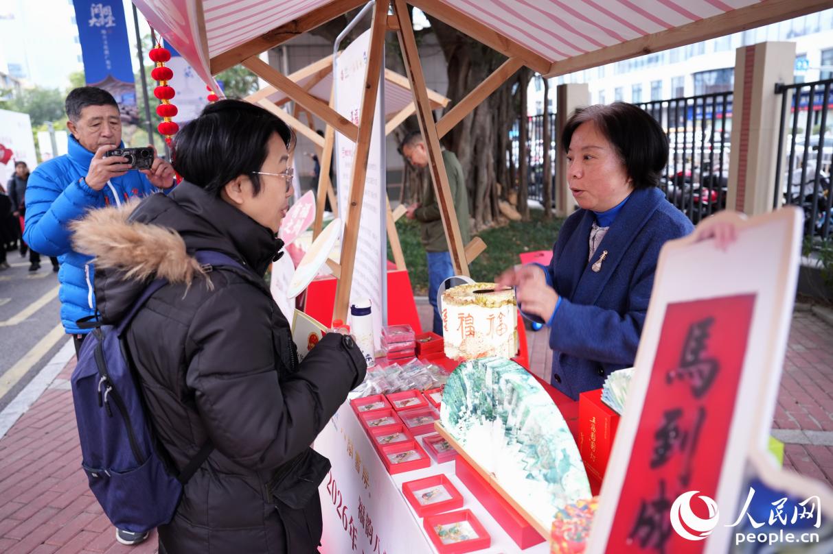市民体验福州非遗大漆工艺