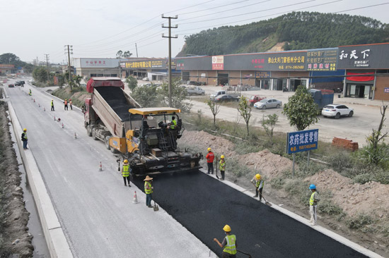 省道304施工中。桂东公路发展中心供图