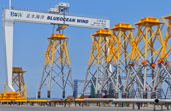 广西蓝水海洋工程有限公司承接的海上风电单桩项目建设现场