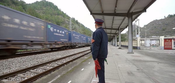 工作人員嚴格執行接發車作業標准。