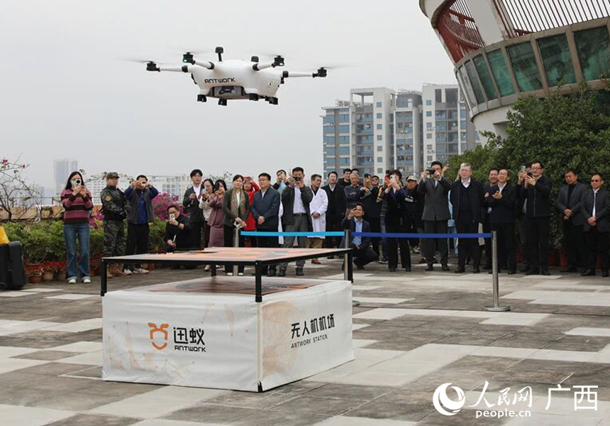 首飞。活动现场。人民网记者 王勇摄