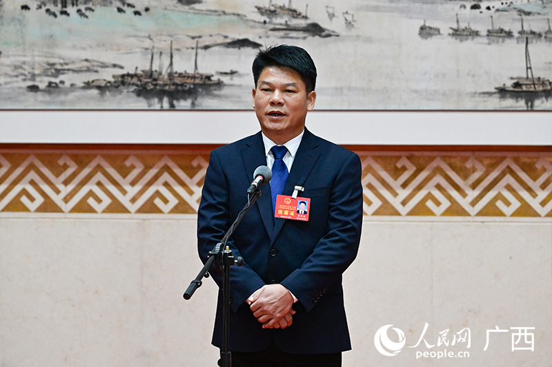 分享履职故事。人民网记者 雷琦竣摄