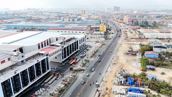 江南大道（南环路—江五路）正式通车。谭天力摄