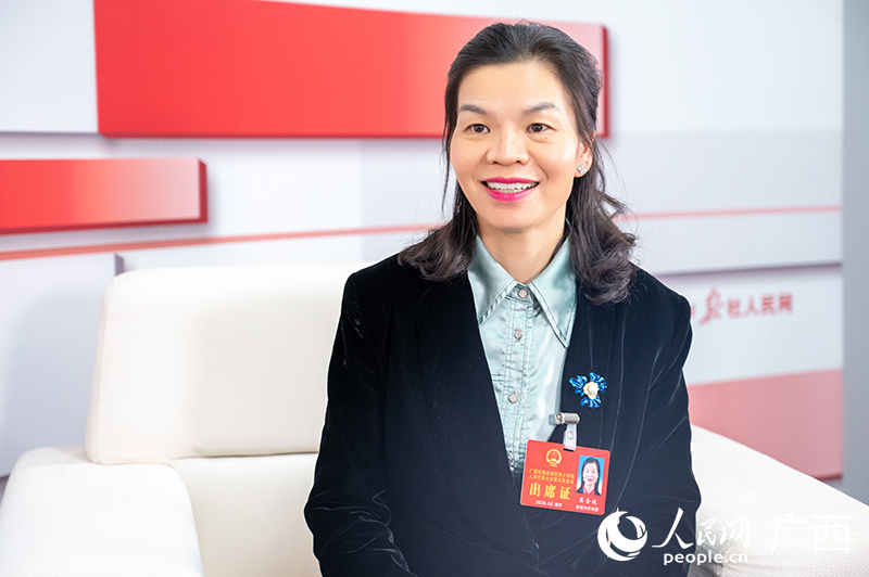 莫金枝代表接受专访。人民网记者 严立政摄