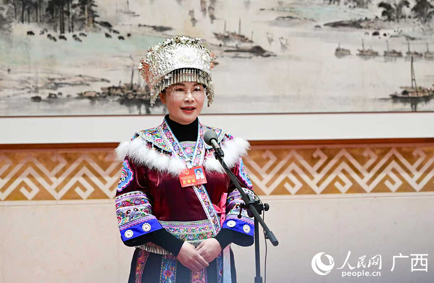 罗梦仙代表回答记者提问。人民网记者 雷琦竣摄