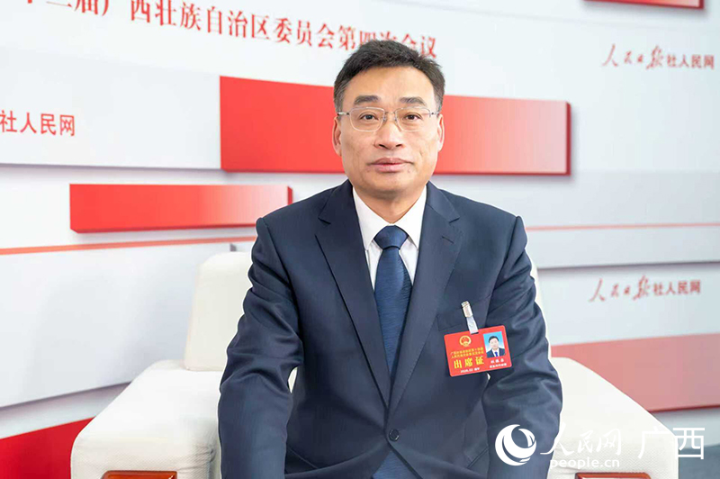 杜振宗代表接受专访。人民网记者 严立政摄