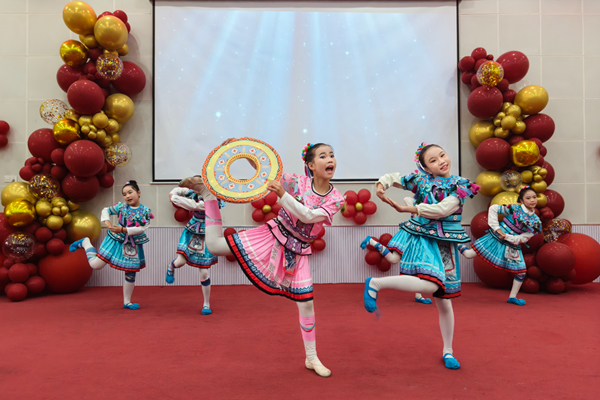 “星空”舞蹈艺术团。莫淑雅摄