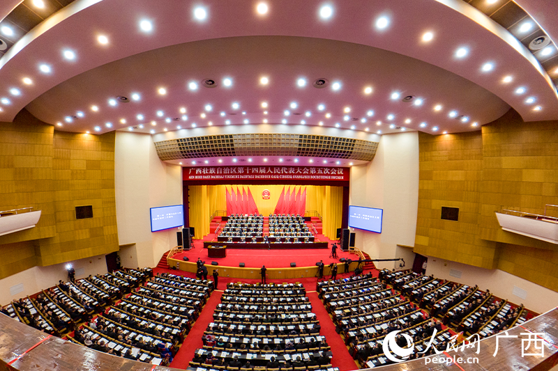 自治区十四届人大五次会议在南宁开幕。人民网记者 雷琦竣摄