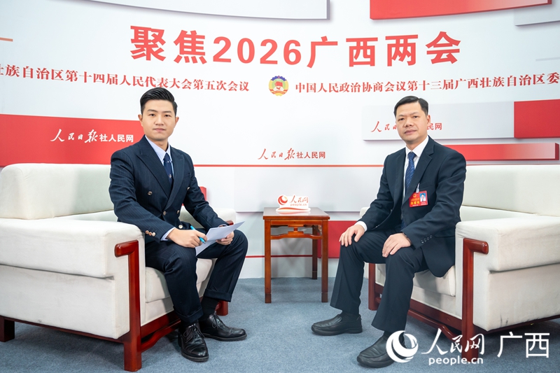 胡德珺代表(右)接受專訪。人民網記者 嚴立政攝