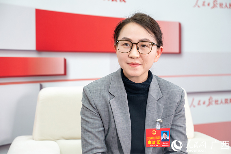 周晓玲代表接受专访。人民网记者 严立政摄