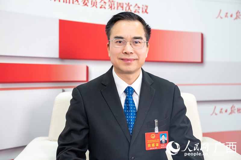 梁展凡代表接受專訪。人民網記者 嚴立政攝