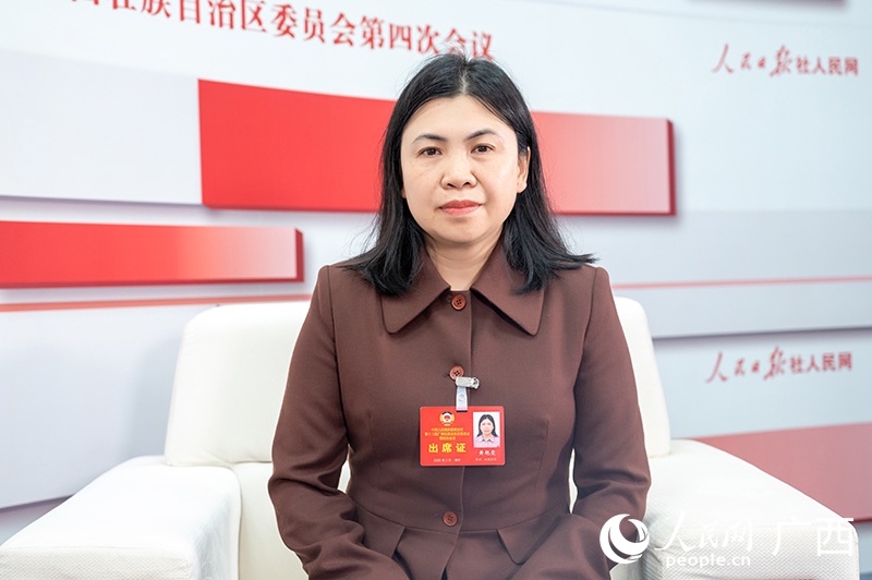黄艳霞委员接受专访。人民网记者 严立政摄