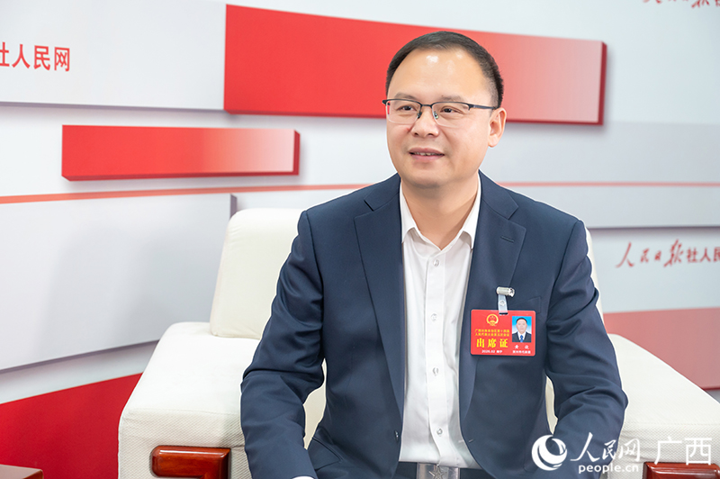 黄俊代表接受专访。人民网记者 严立政摄