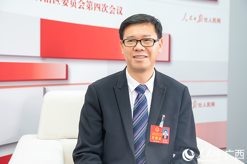 欧树和代表接受专访。人民网记者 严立政摄