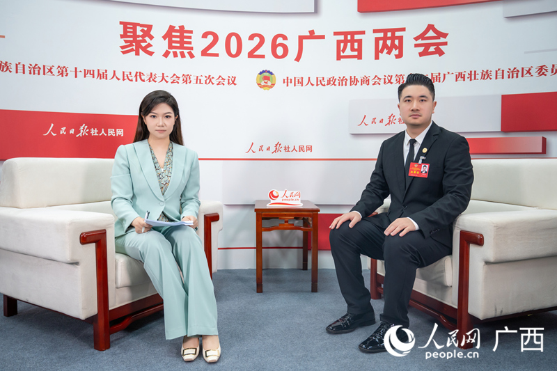 丁文博委員（右）接受專訪。人民網記者 嚴立政攝