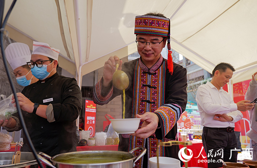 瑶族油茶。人民网 梁章晖摄