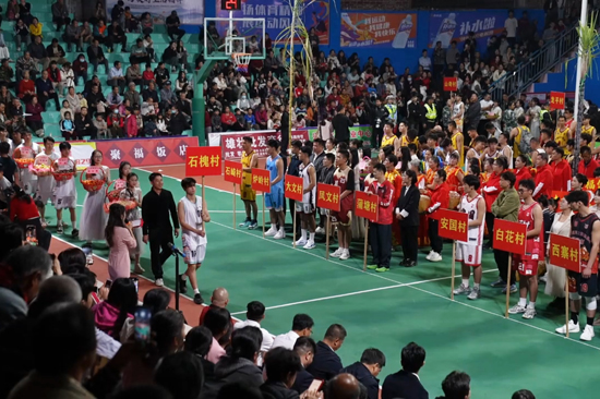 兴业县蒲塘镇2026年“北寮岭杯”“村BA”男子篮球比赛开幕式球队有序进场