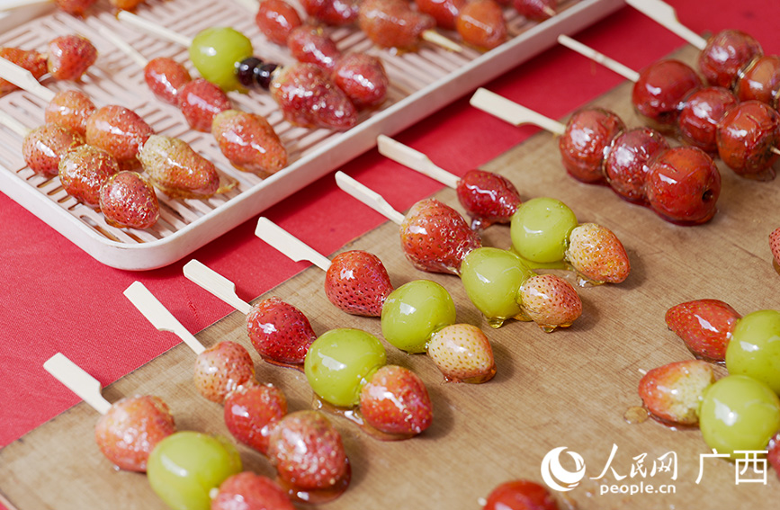 糖葫蘆。人民網 梁章暉攝