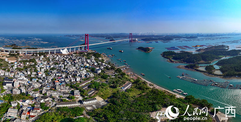 俯瞰欽州市欽南區龍門港鎮。人民網記者 雷琦竣攝