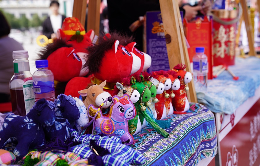 以矮马为原型的“哎哟马”玩偶。黄丽电摄