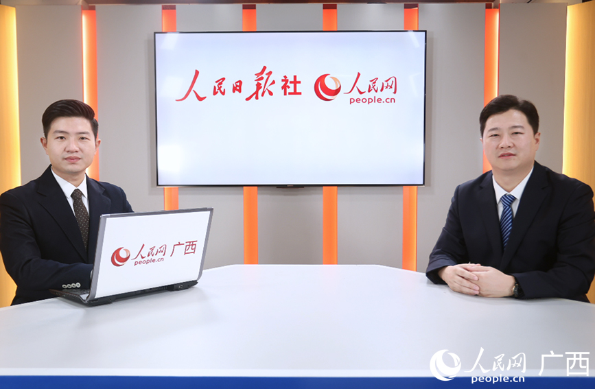 常杰委員（右）接受專訪。人民網記者 譚江波攝