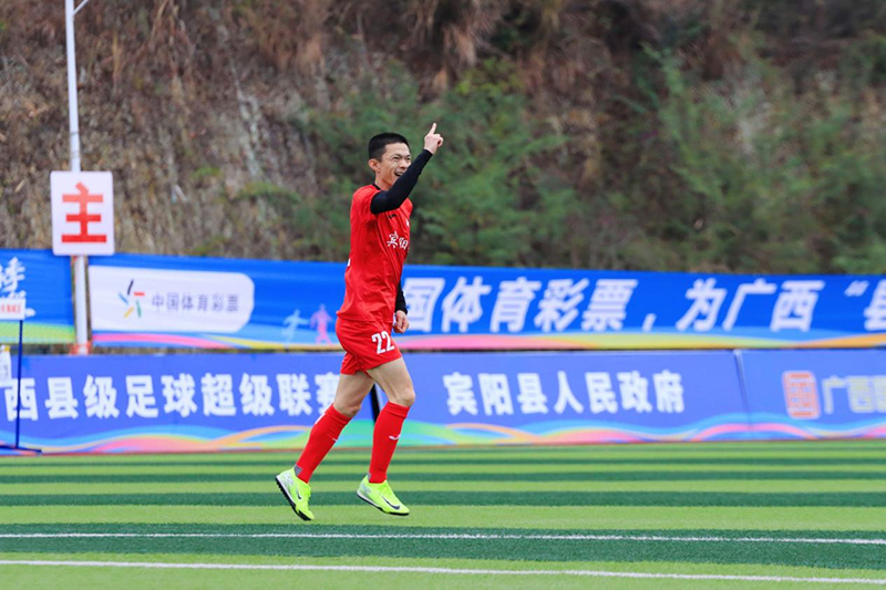 宾阳40岁老将屈靖攻入赛事第三球。广西体育局供图
