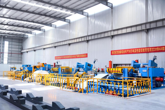 澳泰铝业年产30万吨高性能铝板带箔项目1号冷轧生产线安装成功