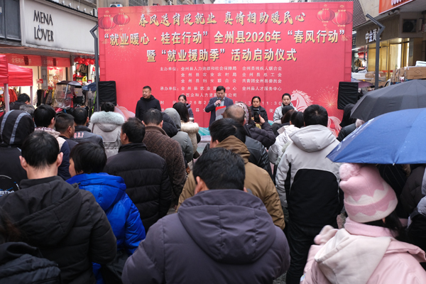 招聘会现场。蒋家红摄