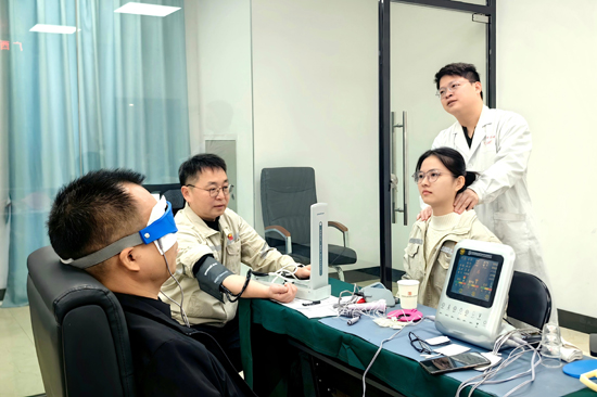 贵港事业部开展“慢性病健康咨询理疗”活动