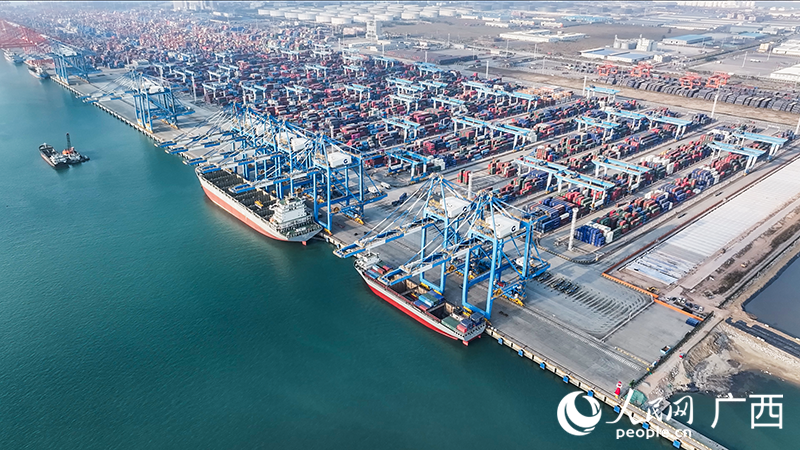 北部灣港自動化集裝箱碼頭。人民網記者 雷琦竣攝