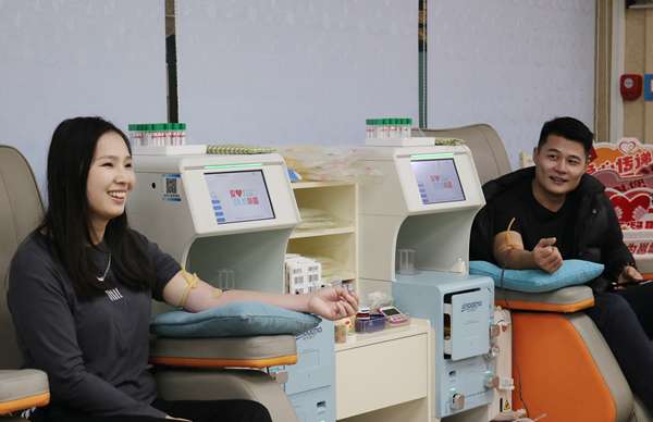 南寧中心血站“熱血伉儷”黃彩玉、陳海康