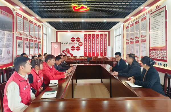 党建联建座谈交流现场。凌宾摄