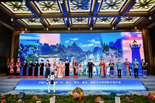 中越聯合歌舞表演《越南-中國》。主辦方供圖