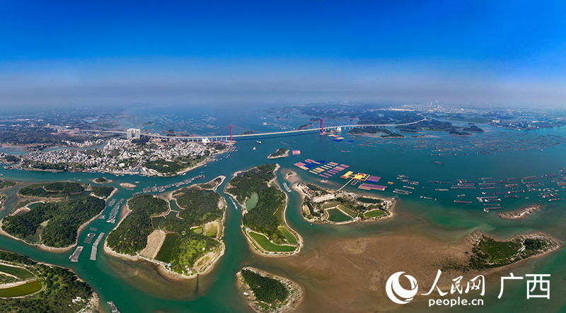 俯瞰廣西欽州市龍門七十二涇。人民網記者 雷琦竣攝