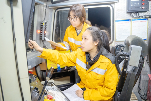 開始作業前對作業數據進行雙確定。李勇攝