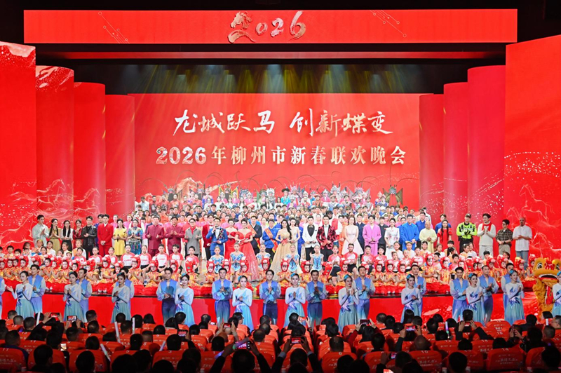 全場合唱《團結就是力量》。周寧攝