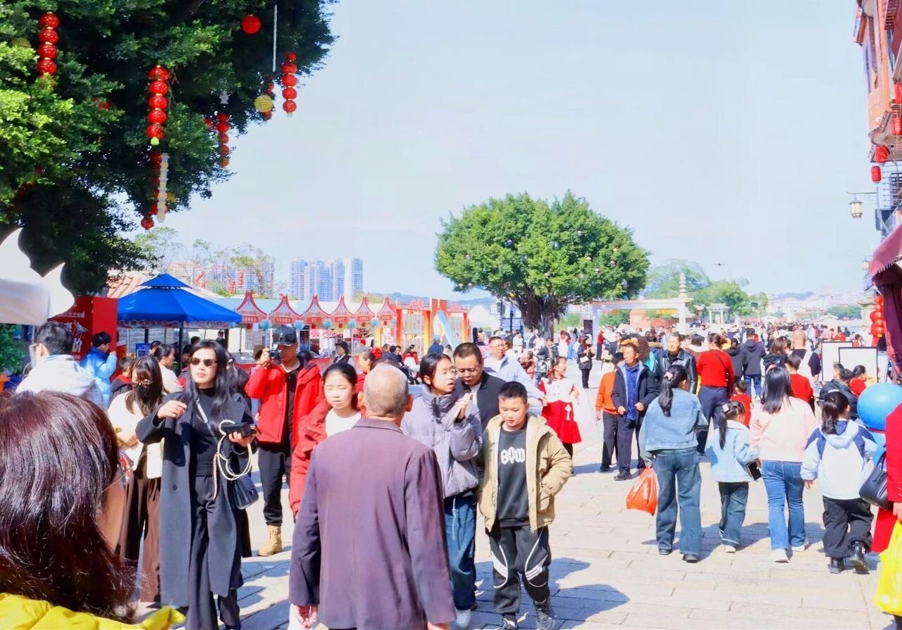 桥南古街“洛江春市”
