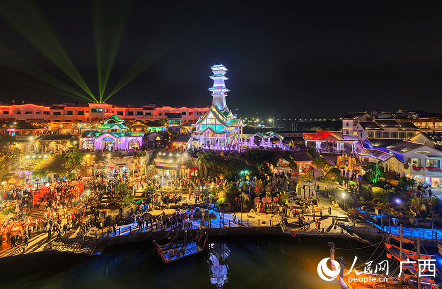 北海海絲首港景區游人如織。人民網記者 付華周攝