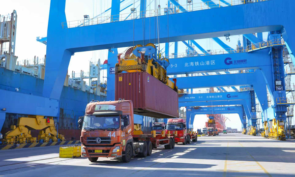 铁山港北暮作业区5号泊位货车装卸