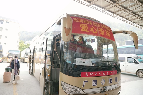 准备发往广东的专车。 熊英秀摄