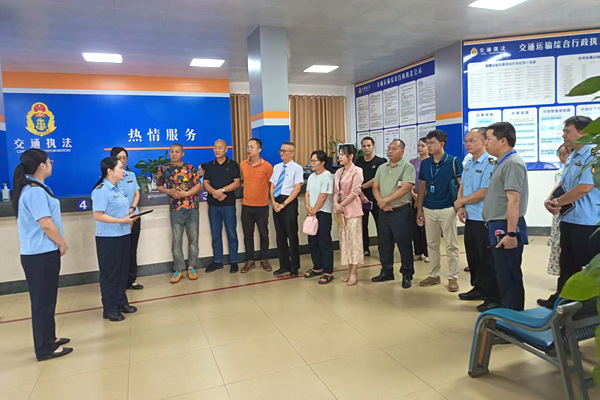 圖為玉林市司法局、交通運輸局開展執法開放日活動。玉林市司法局供圖