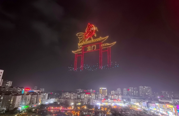 无人机表演。浦北县融媒体中心供图