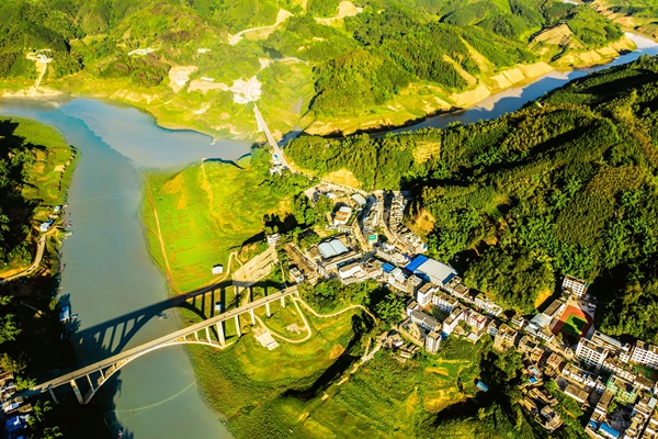 航拍马蚌镇八大河全景。罗世金摄